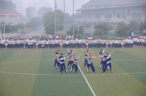郑州七中高中部校服图片